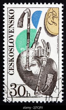 TCHÉCOSLOVAQUIE - VERS 1974: Un timbre imprimé en Tchécoslovaquie montre bagpipe, instrument de musique, vers 1974 Banque D'Images