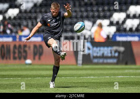 Gareth Anscombe d'Ospreys, pendant l'échauffement avant le match Banque D'Images