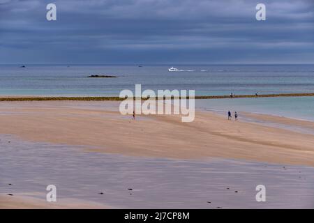 Plage à Erquy, près de Port les Hopitaux. Erquy est une commune française, située dans le département des Côtes-d'Armor et la région Bretagne Banque D'Images