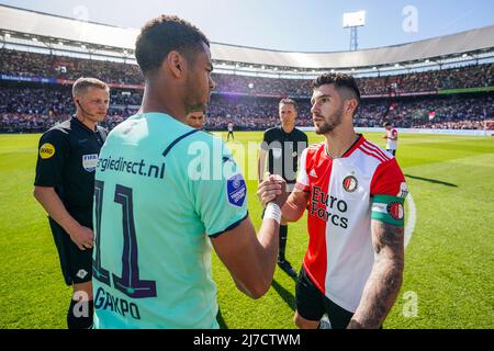 Rotterdam, pays-Bas. 8 mai 2022, Rotterdam - Cody Gakpo de PSV Eindhoven, Marcos Senesi de Feyenoord pendant le match entre Feyenoord et PSV au Stadion Feijenoord de Kuip le 8 mai 2022 à Rotterdam, pays-Bas. (Box to Box Pictures/Yannick Verhoeven) Banque D'Images