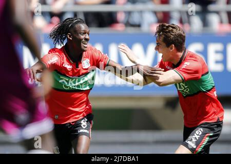 Rotterdam, pays-Bas, le 8 mai 2022 NIMÈGUE - (lr) Ibrahim Cissoko de NEC Nimègue, Rodrigo Guth de NEC Nimègue fêtez le 1-0 lors du match hollandais entre NEC et Vas-y Eagles à de Goffert le 8 mai 2022 à Nimègue, pays-Bas. ANP BART STOUTJEDIJK Banque D'Images