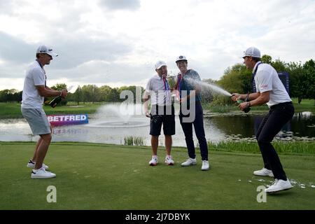 Le Thorbjorn Olesen danois pose avec le trophée après avoir remporté les maîtres britanniques de Betfred au Belfry, Sutton Coldfield. Date de la photo: Dimanche 8 mai 2022. Banque D'Images