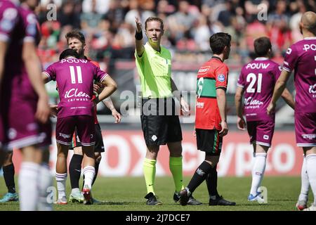 Rotterdam, pays-Bas, le 8 mai 2022 NIJMEGEN - Referee Ingmar Oostrom lors du match néerlandais Eredivisie entre NEC et Vas-y Eagles à de Goffert le 8 mai 2022 à Nimègue, pays-Bas. ANP BART STOUTJEDIJK Banque D'Images