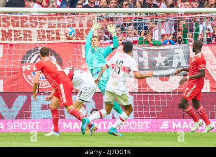 Munich, Allemagne. 08/05/2022, Tiago Tomas, VFB 18 scores, buts de pousses , Tor, Treffer, Torschuss, 0-1, Manuel NEUER, gardien de but FCB 1 dans le match FC BAYERN MÜNCHEN - VFB STUTTGART 1.Ligue allemande de football le Mai 08, 2022 à Munich, Allemagne. Saison 2021/2022, match 33, 1.Bundesliga, München, 33.Spieltag. FCB, © Peter Schatz / Alamy Live News - LA RÉGLEMENTATION DFL INTERDIT TOUTE UTILISATION DE PHOTOGRAPHIES comme SÉQUENCES D'IMAGES et/ou QUASI-VIDÉO - Banque D'Images