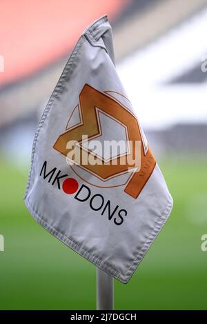 MK dons drapeau d'angle FC. EFL Skybet football League One play off semi final match 2nd jambes, MK dons / Wycombe Wanderers au stade MK à Milton Keynes, dimanche 8th mai 2022. Cette image ne peut être utilisée qu'à des fins éditoriales. Utilisation éditoriale uniquement, licence requise pour une utilisation commerciale. Pas d'utilisation dans les Paris, les jeux ou les publications d'un seul club/ligue/joueur. photo de Steffan Bowen/Andrew Orchard sports photographie/Alamy Live news Banque D'Images