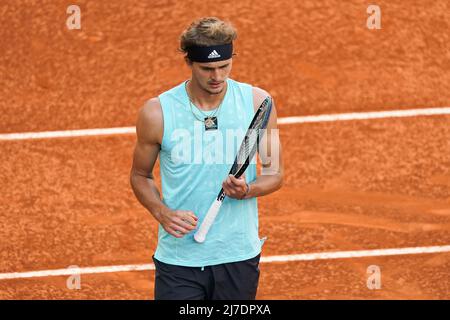 Alexander Zverev d'Allemagne vu pendant la Mutua Madrid Open finales contre Carlos Alcaraz Garfia d'Espagne au stade Manolo Santana, Madrid. Carlos Alcaraz bat Alexandre Zverev (6-3,6-1) Banque D'Images