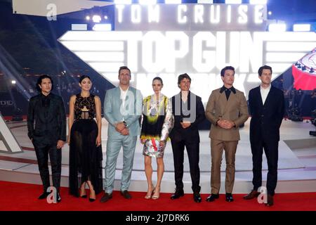 MEXICO, MEXIQUE - 06 MAI : (G-D) Danny Ramirez, Monica Barbaro, Jon Hamm, Jennifer Connelly, Tom Cruise, Miles Teller, Joseph Kosinski participe à la première mexicaine de 'Top Gun: Maverick'. (Photo de Francisco Morales/DAMMPHOTO) Banque D'Images