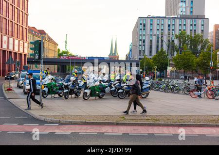 Parking près du poste de police de Berlin. Flotte de véhicules de police. Berlin, Allemagne - 05.17.2019 Banque D'Images