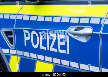 Police, voiture de police, inscription sur une voiture de patrouille, image symbolique, Banque D'Images