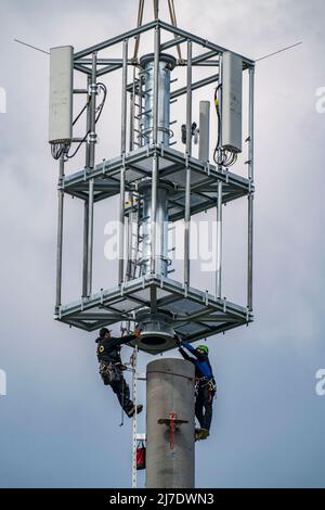 Montage, construction d'un émetteur radio mobile 5G, mât, Internet mobile rapide, Düsseldorf, NRW, Allemagne Banque D'Images