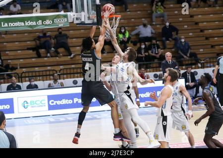 Cremona, Italie, mai 08 2022, Jamuni McNeace (Vanoli Cremona) pendant le Panier de Vanoli Cremona vs Dolomiti Energia Trentino, Championnat italien de basket-ball A Serie à Cremona, Italie, mai 08 2022 Banque D'Images