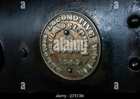 L'identification de la plaque métallique de la Baldwin Locomotive Works nº 5055 exposée à la gare de Sao Joao del Rei. Banque D'Images