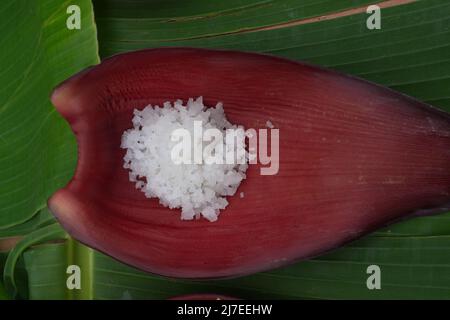 Sel sur la fleur de banane . concept CUISINE THAÏLANDAISE Banque D'Images