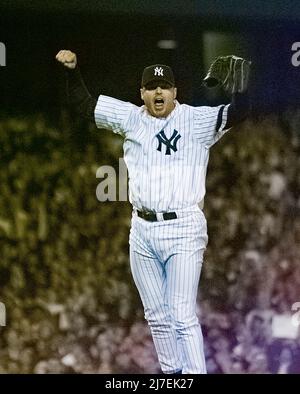 Roger Clemens, lanceur des Yankees, célèbre lors d'un match contre le Boston Red Sox le 28 mai 2000 à New York. Crédit photo: Francis Specker Banque D'Images