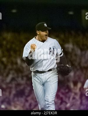 Le lanceur de Yankees Roger Clemens tire son poing lors d'un match contre le Boston Red Sox le 28 mai 2000 à New York. Crédit photo: Francis Specker Banque D'Images