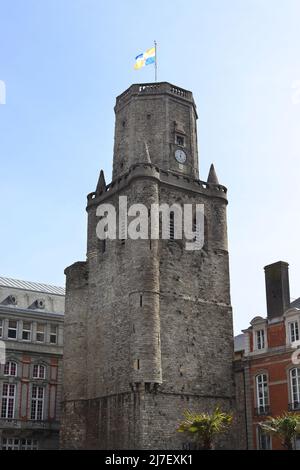 Vue sur le beffroi de Boulogne-sur-Mer, dans la région pas-de-Calais du Nord de la France. La tour historique du 12th siècle est l'un des plus anciens monuments Banque D'Images