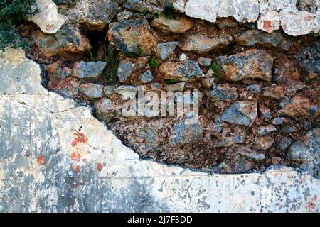 Ancien motif de mur en briques. Mur médiéval en pierre. Arrière-plan, texture Banque D'Images