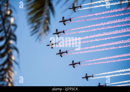 Doha, Qatar, décembre 18,2017. La parade de la Force aérienne du Qatar sur la promenade de la corniche de Doha en bord de mer pour la journée nationale du Qatar. Banque D'Images