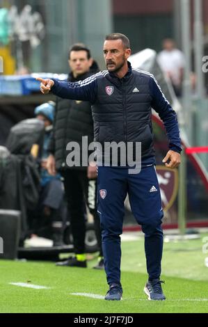 SALERNO, ITALIE - MAI 08: Alessandro Agostini entraîneur en chef de Cagliari Calcio réagit ,pendant la série Un match entre les États-Unis Salernitana et Cagliari Calcio au Stadio Arechi le 8 mai 2022 à Salerno, Italie. (Photo par MB Media) Banque D'Images