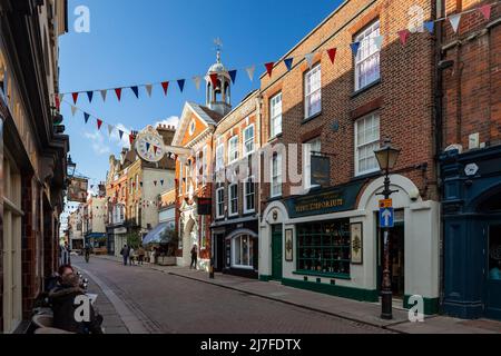 Après-midi sur High Street à Rochester, Kent, Angleterre. Banque D'Images
