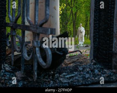 Région de Kharkiv, Skovorodinovka, Skovorodinivka, Ukraine - 05.07.2022: Bâtiment brûlé du monument du musée Skovoroda résultat du feu attaque de missile Banque D'Images