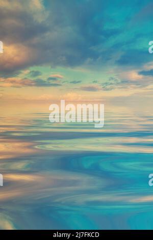 Des nuages pastel se reflètent sur l'eau calme Banque D'Images