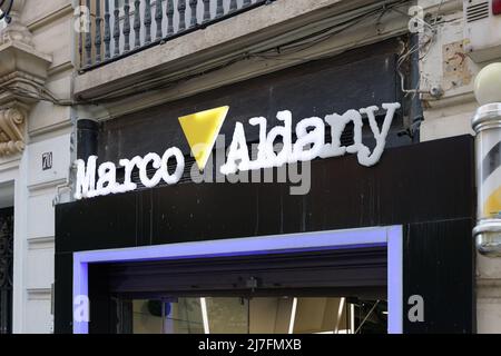 VALENCE, ESPAGNE - 05 MAI 2022 : Marco Aldany est une chaîne espagnole de salons de coiffure Banque D'Images