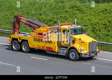 2006 Egertons Recovery 2006 camion de récupération HGV Kenworth Wrecker; conduite sur l'autoroute M61, Manchester, Royaume-Uni Banque D'Images