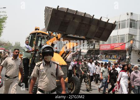 New Delhi, New Delhi, Inde. 9th mai 2022. La Société municipale de Delhi (MCD) mène la route anti-empiètement à Shaheen Bagh. (Credit image: © Karma Sonam Bhutia/ZUMA Press Wire) Banque D'Images