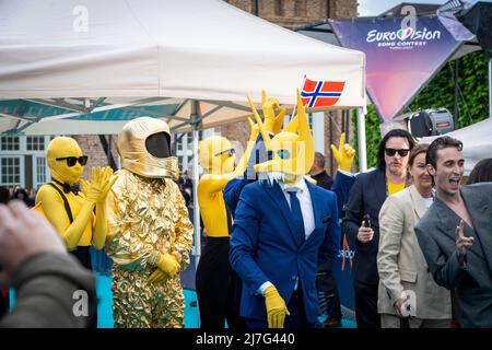 Turin, Italie 20220508.les participants norvégiens de l'Eurovision Subwoolfer sur le coureur turquoise lors de l'ouverture de la finale du Concours Eurovision de la chanson à Turin. Photo: Heiko Junge / NTB Banque D'Images