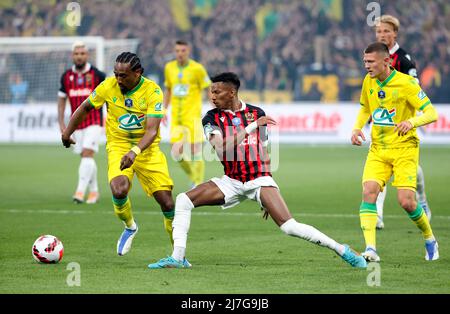 Hicham Boudaoui de Nice entre Samuel Moutoussamy et Quentin Merlin de Nantes lors de la finale de football de la coupe française entre OGC Nice (OGCN) et FC Nantes (FCN) le 7 mai 2022 au Stade de France à Saint-Denis près de Paris, France - photo Jean Catuffe / DPPI Banque D'Images