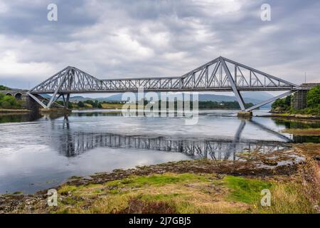 Le pont de Connel est un pont en porte-à-faux reliant les villages de Connel et de North Connel à l'embouchure du Loch Etive à Argyll et Bute en Écosse, au Royaume-Uni Banque D'Images