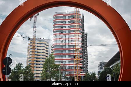 Bâtiment moderne et façade près de l'université du village de Bicocca à Milan - Lombardie Banque D'Images