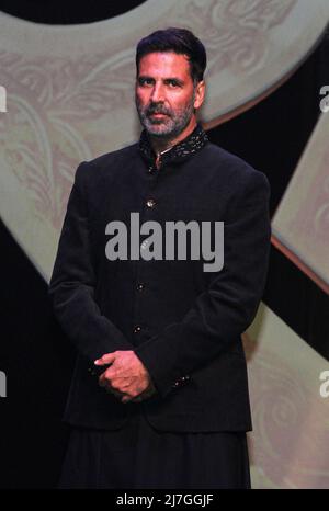 Mumbai, Inde. 08th mai 2022. Akshay Kumar, acteur de Bollywood, assiste au lancement de la bande-annonce de son prochain film "Prithviraj" à Mumbai. Le film sera sorti dans les salles le 3rd juin 2022. Crédit : SOPA Images Limited/Alamy Live News Banque D'Images