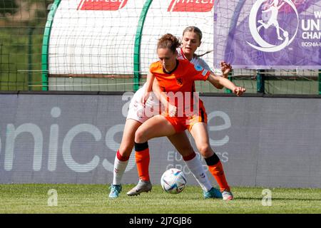 ZENICA, BOSNIE-HERZÉGOVINE - MAI 9 : Maja Hagemann, du Danemark, défie Maud Rutgers, des pays-Bas, lors du match de l'UEFA European Women's U17 Championship 2022 entre les pays-Bas et le Danemark au centre d'entraînement de football FF BH le 9 mai 2022 à Zenica, Bosnie-Herzégovine (photo par Nikola Krstic/Orange Pictures) Banque D'Images