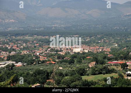 Amaseno est situé dans la vallée d'Amaseno, entre les Ausoni (à l'est-sud-ouest) et les montagnes Lepini (au nord). Banque D'Images