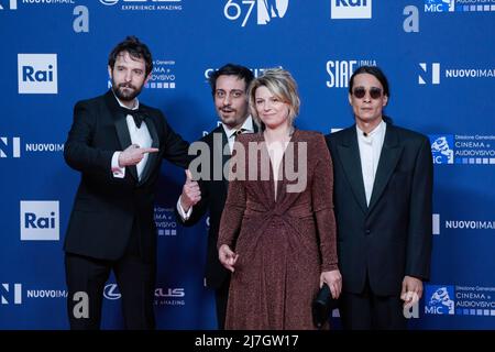 Rome, Italie, le 3 mai 2022 - Fabio d'Innocenzo, Roberta Sammarelli, Alberto Ferrari et Luca Ferrari du groupe de musique 'Verdena' assistent au tapis rouge du 'Devid di Donatello 'prix 2022. Crédits: Luigi de Pompeis/Alamy Live News Banque D'Images