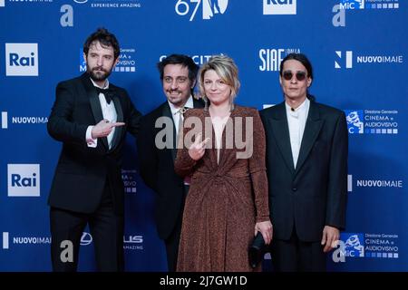 Rome, Italie, le 3 mai 2022 - Fabio d'Innocenzo, Roberta Sammarelli, Alberto Ferrari et Luca Ferrari du groupe de musique 'Verdena' assistent au tapis rouge du 'Devid di Donatello 'prix 2022. Crédits: Luigi de Pompeis/Alamy Live News Banque D'Images