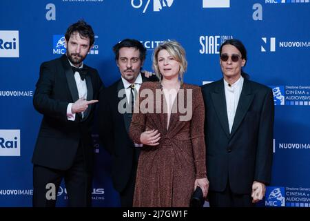 Rome, Italie, le 3 mai 2022 - Fabio d'Innocenzo, Roberta Sammarelli, Alberto Ferrari et Luca Ferrari du groupe de musique 'Verdena' assistent au tapis rouge du 'Devid di Donatello 'prix 2022. Crédits: Luigi de Pompeis/Alamy Live News Banque D'Images