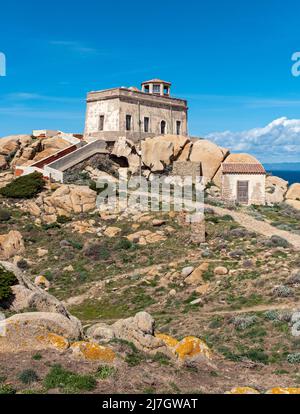 Antico Semaforo - ancien bâtiment du phare de Capo Testa, Sardaigne, Italie Banque D'Images