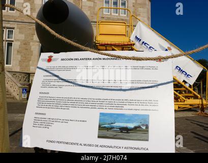 Information Spanish Air Force McDonnell Douglas RF-4C Phantom II en exposition temporaire au Magdalena Palace Santander Espagne Mai 2022 Banque D'Images