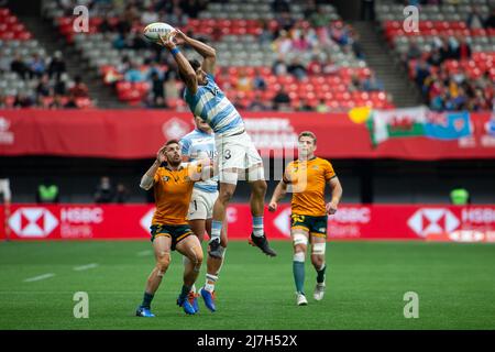 Vancouver, Canada, le 17 avril 2022 : German Schulz (balle de maintien) participe au match contre Team Australia 7s le jour 2 de la HSBC Canada Sevens à la BC place de Vancouver, Canada. L'Argentine a gagné le match avec la note 24-12. Banque D'Images