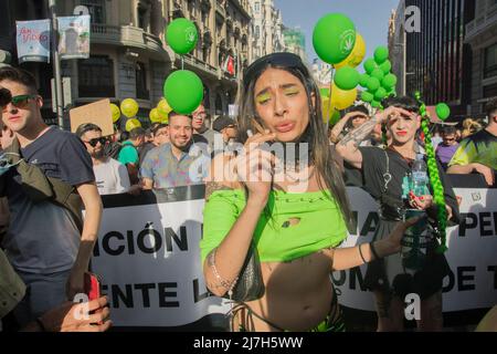 Les gens participent à la Marche mondiale de la marijuana à l'occasion de son anniversaire de 25th à Madrid, en Espagne, avec une démonstration qui, dans sa dernière édition, a réuni des milliers de personnes pour exiger la légalisation de toutes les utilisations de la marijuana et la fin de la persécution du secteur. A quelques mètres du Congrès des députés, où un sous-comité étudie la réglementation possible de l'usage médicinal du cannabis, la Marche mondiale de la marijuana, qui a lieu depuis 25 ans en Espagne, débutera ce samedi. (Photo d'Alberto Sibaja/Pacific Press/Sipa USA) Banque D'Images