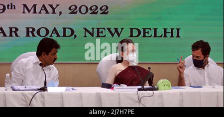 New Delhi, Inde. 09th mai 2022. Sonia Gandhi, présidente du Congrès, et son fils Rahul Gandhi, ancienne présidente du Congrès, lors de la réunion du Comité de travail du Congrès à tous les bureaux du Comité du Congrès de l'Inde à New Delhi, Inde, le 9 mai 2022. (Photo de Ravi Batra/Sipa USA) crédit: SIPA USA/Alay Live News Banque D'Images