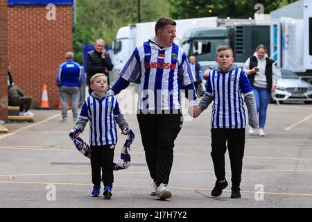 Sheffield, Royaume-Uni. 09th mai 2022. Les fans de Sheffield mercredi arrivent à Hillsborough à Sheffield, Royaume-Uni, le 5/9/2022. (Photo de Mark Cosgrove/News Images/Sipa USA) crédit: SIPA USA/Alay Live News Banque D'Images