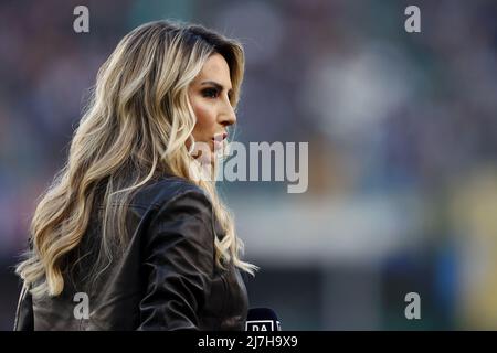 Vérone, Italie. 08th mai 2022. Giorgia Rossi (DAZN) pendant Hellas Verona FC vs AC Milan, football italien série A match à Vérone, Italie, Mai 08 2022 crédit: Agence de photo indépendante/Alamy Live News Banque D'Images