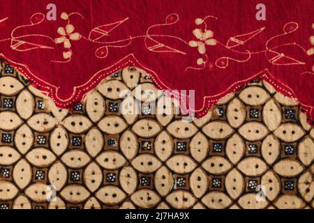 Gros plan sur les tissus de sarong de batik indonésien du début des années 1900. Tous faits à la main avec des canting et de la cire chaude dans la manière javanaise traditionnelle. Banque D'Images
