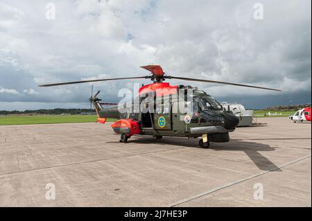 Hélicoptère Super Puma de l'armée suédoise exposé. Banque D'Images