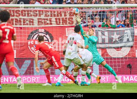 Munich, Allemagne, 08/05/2022, Tiago Tomas, VFB 18 scores, Buts de pousses , Tor, Treffer, Torschuss, 0-1, Manuel NEUER, gardien de but FCB 1 trop tard dans le match FC BAYERN MÜNCHEN - VFB STUTTGART 2-2 1.Ligue allemande de football le 08 mai 2022 à Munich, Allemagne. Saison 2021/2022, jour de match 33, 1.Bundesliga, Muenchen, 33.Spieltag. FCB, © Peter Schatz / Alamy Live News - LA RÉGLEMENTATION DFL INTERDIT TOUTE UTILISATION DE PHOTOGRAPHIES comme SÉQUENCES D'IMAGES et/ou QUASI-VIDÉO - Banque D'Images