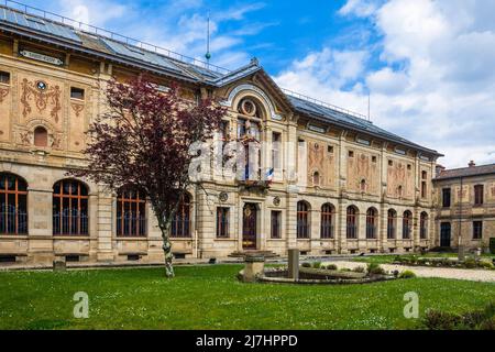 Façade classique du musée national Adrien Dubouche Musée de la céramique et de la poterie à Limoges, haute-Vienne (87), France. Banque D'Images